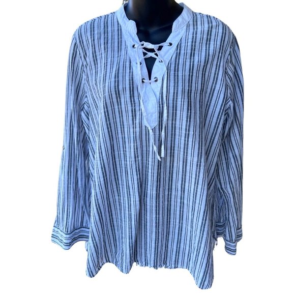 🌸4/$50🌸 Longsleeved Gray and White Striped Tunic - Picture 4 of 16